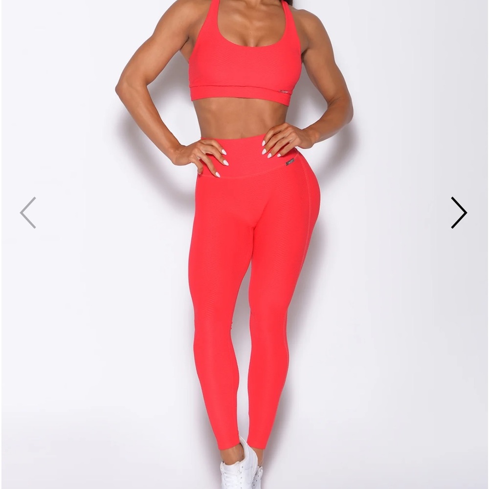 CHEVRON LEGGINGS &
BRA RED FLAME Blogger’s favorite set